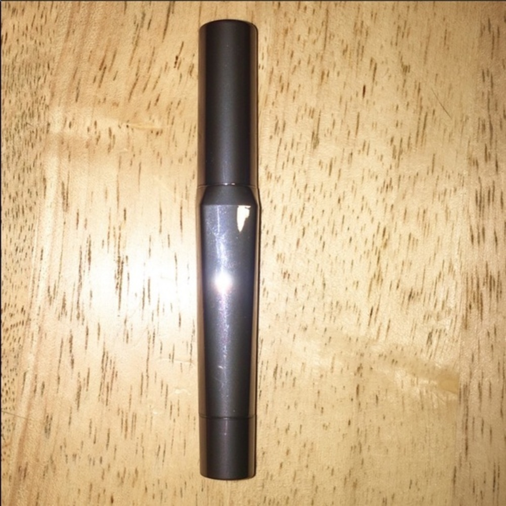 New Benefit: 0.75g Revved-up Red Double Lip Liner - Picture 4 of 4